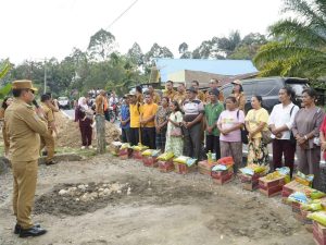 Peduli Korban Bencana, Bupati Humbahas Serahkan Bantuan Sembako di Tarabintang