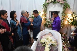 Bupati Humbahas Melayat ke Rumah Duka Ibunda dr. Lusiana Silaban