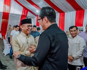 Zakiyuddin Harahap Sambut Hangat Tamu Halalbihalal