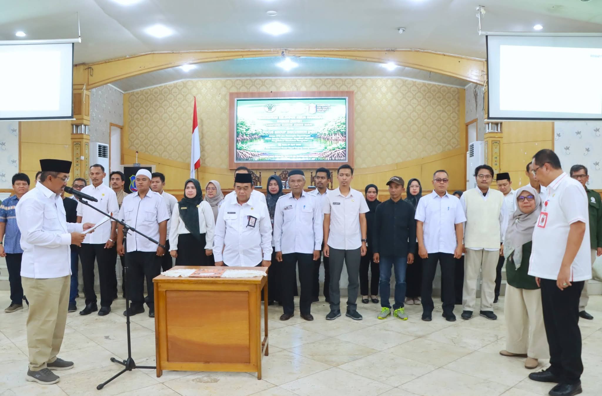 Bupati Anwar Sadat Kukuhkan KKMD, Dorong Regulasi Pengelolaan Mangrove di Tanjab Barat
