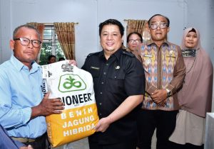 Pemkab Samosir Salurkan Bibit Jagung untuk 50 Hektare, Bupati: Jangan Dijual, Manfaatkan Maksimal