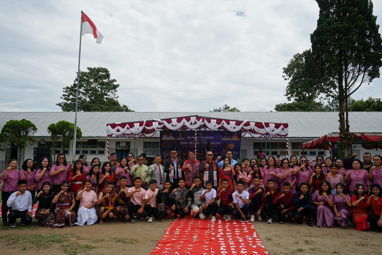 Bupati Taput Ajak Siswa SMAN 1 Pagaran Berpikir Futuristik dan Kuasai Pertanian Modern
