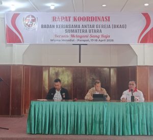 Ket foto : Ketua umum DPP BKAG Pendeta Johny Alexsander Lontoh, Ketua BKAG Sumatera Utara Bishop Kristi Wilson Sinurat, Sekum DPP BKAG Suardin Gaurifa.