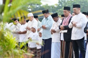 Gubsu Salat Iduladha Bersama Ribuan Warga Binjai, Pemprov Sumut Salurkan 167 Hewan Kurban