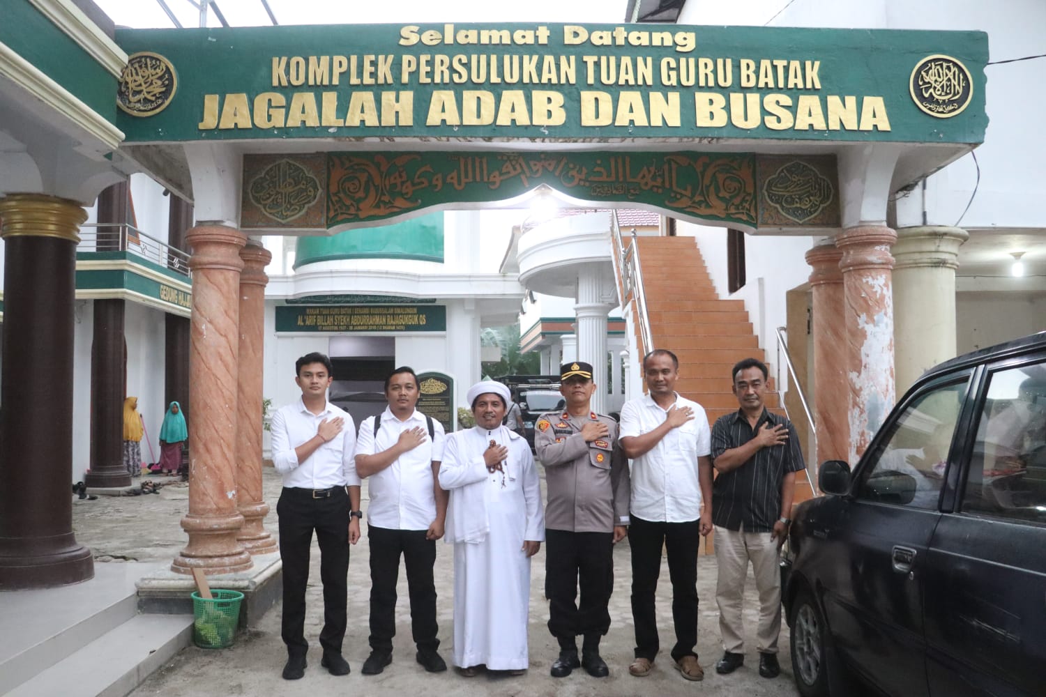 Kapolda Sumut Serahkan Sapi Kurban 600 Kg ke Persulukan Serambi Babussalam Simalungun