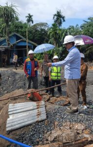 Usai Hadiri Silaturahmi PABPDSI, Bupati Anwar Sadat Tinjau Pengerjaan Box Culvert di Tanjung Bojo