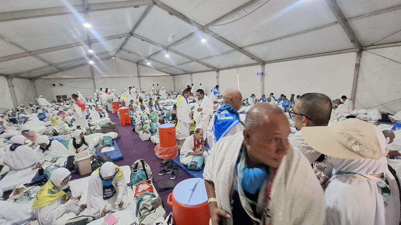 ‎Cuaca Panas, Jamaah Haji yang Bergerak ke Arafah Diingatkan Jaga Kesehatan