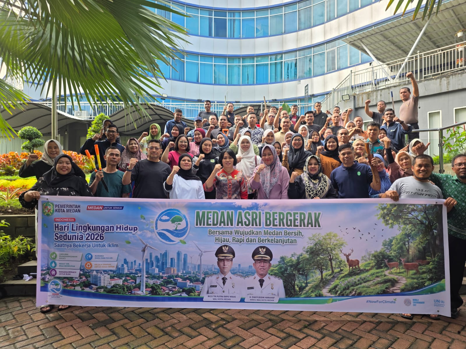 Dukung Medan Asri Bergerak,Sekretariat DPRD Medan Gelar Gotong Royong Masal