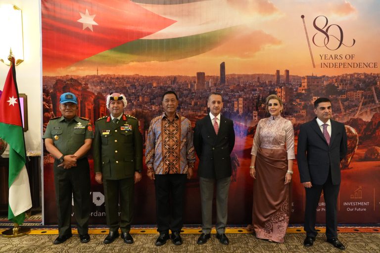Pejabat Kemhan saat berada di resepsi peringatan hari kemerdekaan Yodania ke-80.(Foto: Ist/Aktual Online)