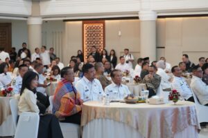 Peresmian Posbankum Desa/Kelurahan se-Sumut, Wabup Samosir Terima Piagam Penghargaan dari Menteri Hukum RI