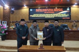 Bupati dan Wakil Bupati Tanjung Jabung Barat Hadiri Rapat Paripurna Keempat DPRD, Ranperda Pertanggungjawaban APBD 2025 Disetujui Bersama
