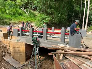 Kodim 0205/Tanah Karo Rampungkan Pembangunan Jembatan Beton di Desa Bukit Makmur