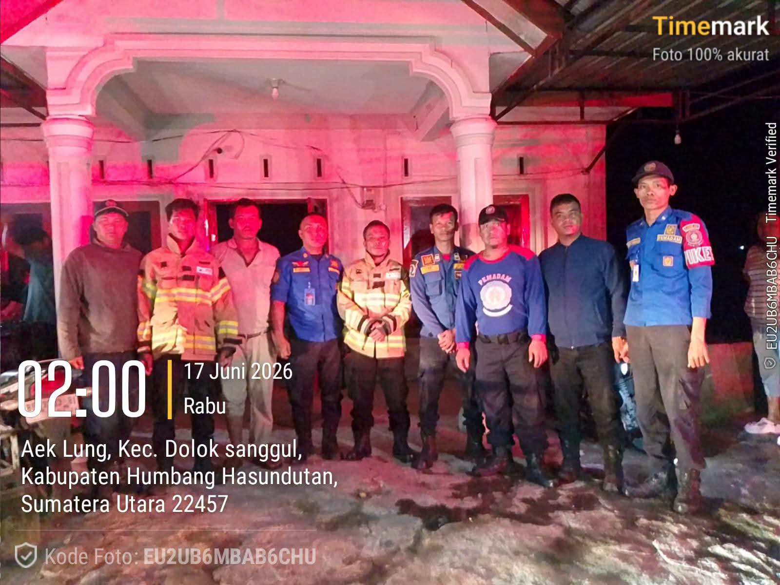 Kebakaran Dini Hari di Desa Purba Manalu, Damkar Humbahas Berhasil Cegah Api Merembet ke Rumah Warga