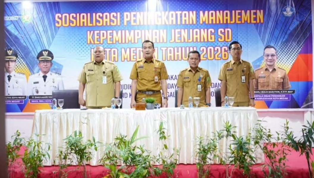 Teks Photo : Kepala Dinas Pendidikan dan Kebudayaan Kota Medan Berserta Sekretaris dan Kabid