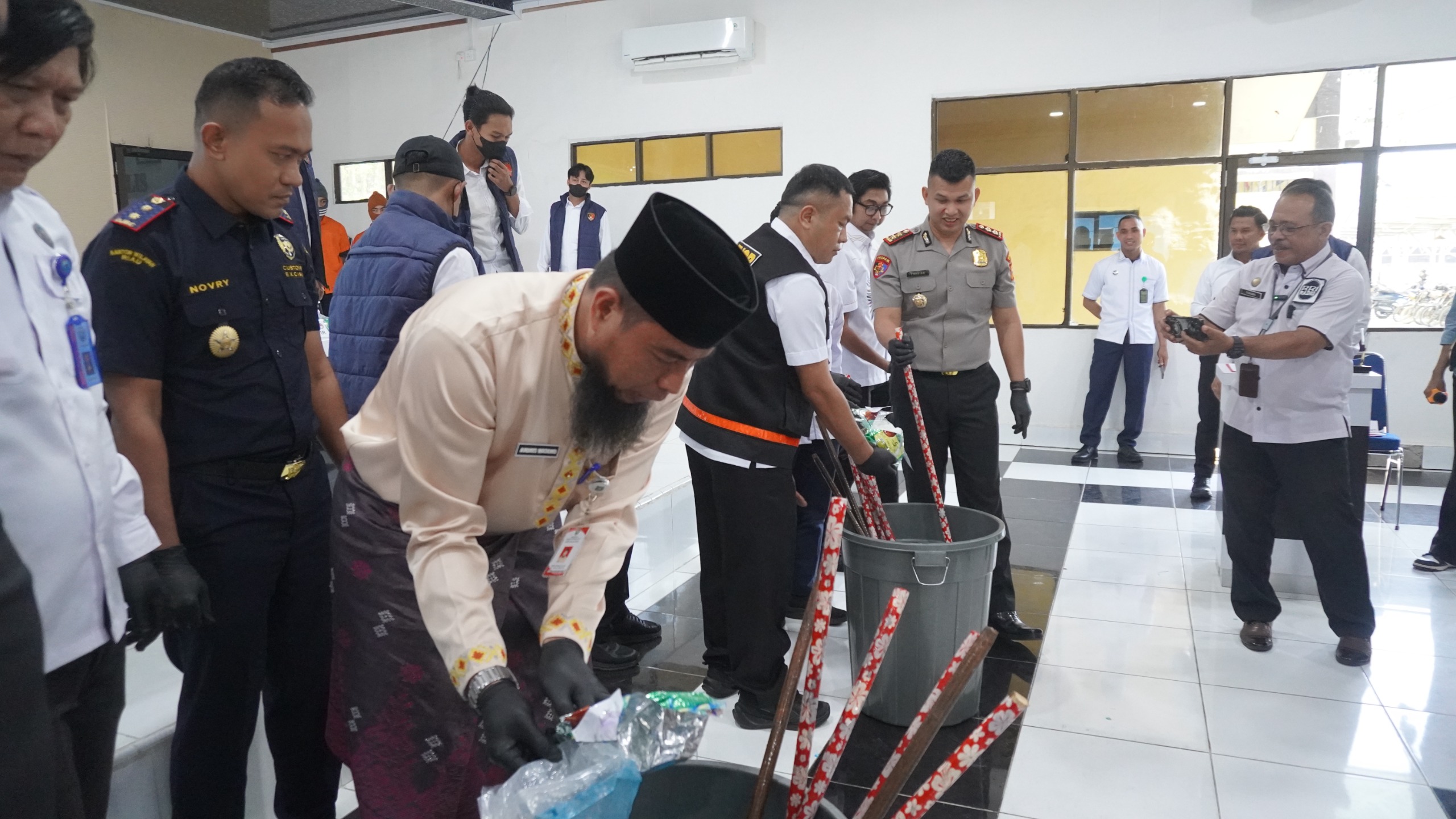 Polres Bengkalis Musnahkan Barang Bukti Narkoba: 8,2 Kg Sabu dan 5.005 Butir Ekstasi Dimusnahkan