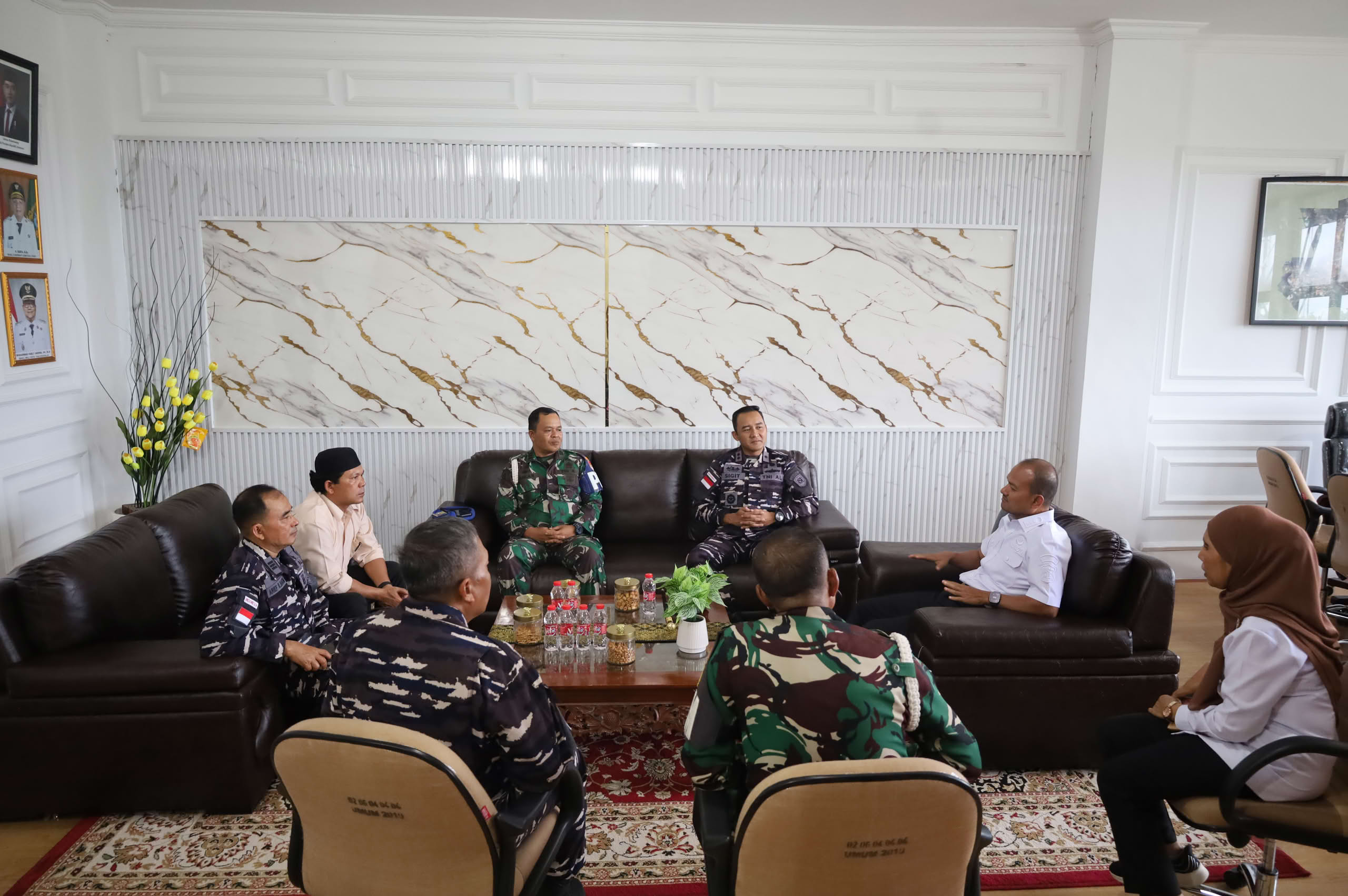 Wali Kota Tanjungbalai Terima Kunjungan dan Silaturahmi Dan Lanal TBA Letkol Laut (P) Sigit Ryanto
