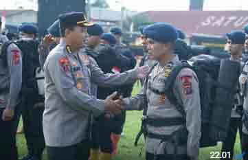 Gunung Sinabung Erupsi, Polda Sumut Siagakan 100 Personel Brimob dan Peralatan Pendukung