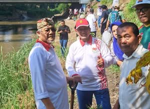 ‎Gandeng Alumni SMAN 7 Medan, MS Kaban Tanam Pohon