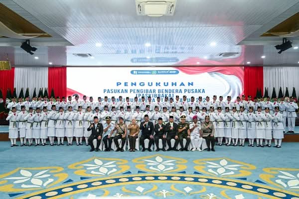 Gubsu Bobby Kukuhkan 74 Paskibraka Sumut, Tekankan Peran sebagai Teladan Persatuan