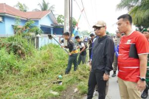Menyambut Kemerdekaan RI, Rico Waas Gelar Gotong Royong Massal di 21 Kecamatan Hingga Serap Aspirasi Warga