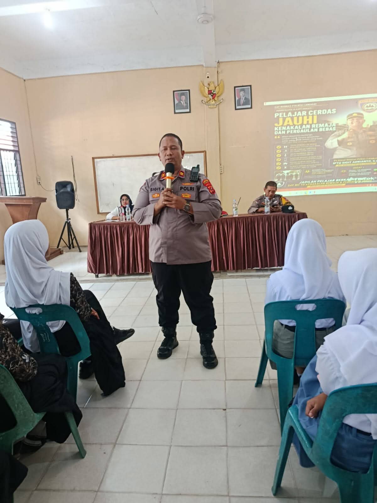 Polri Hadir di Sekolah, Sat Binmas Polres Langkat Edukasi Pelajar Cegah Pergaulan Bebas dan Gangguan Kamtibmas