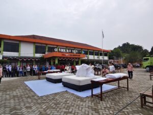 Ket Foto : Lomba making bed