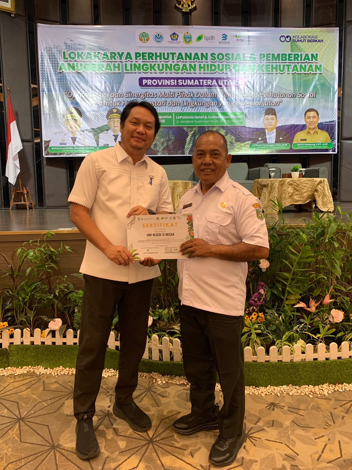 SMP Negeri 15 Medan Terima Penghargaan Adiwiyata 2025