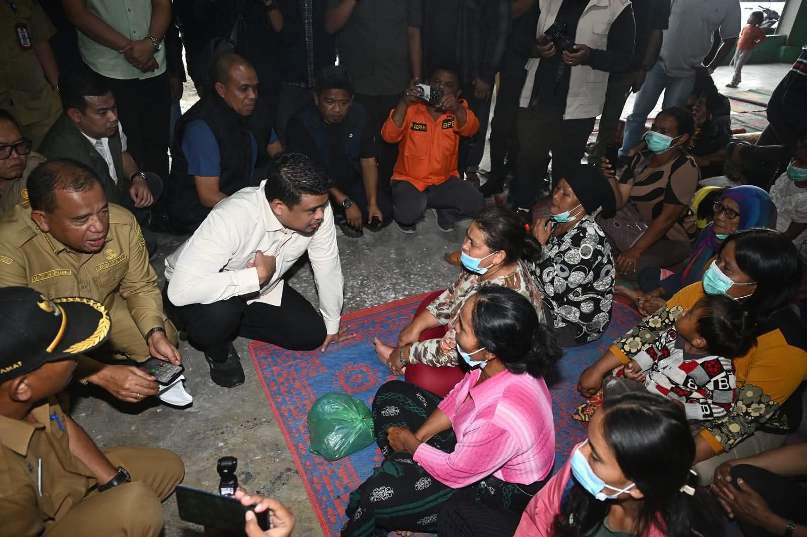 Erupsi Gunung Sinabung, Bobby Nasution Pastikan Kebutuhan Pengungsi Terpenuhi