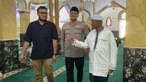 Wujud Nyata Kehadiran Polri di Tengah Masyarakat, Kapolres Binjai Laksanakan Salat Jumat Berjemaah