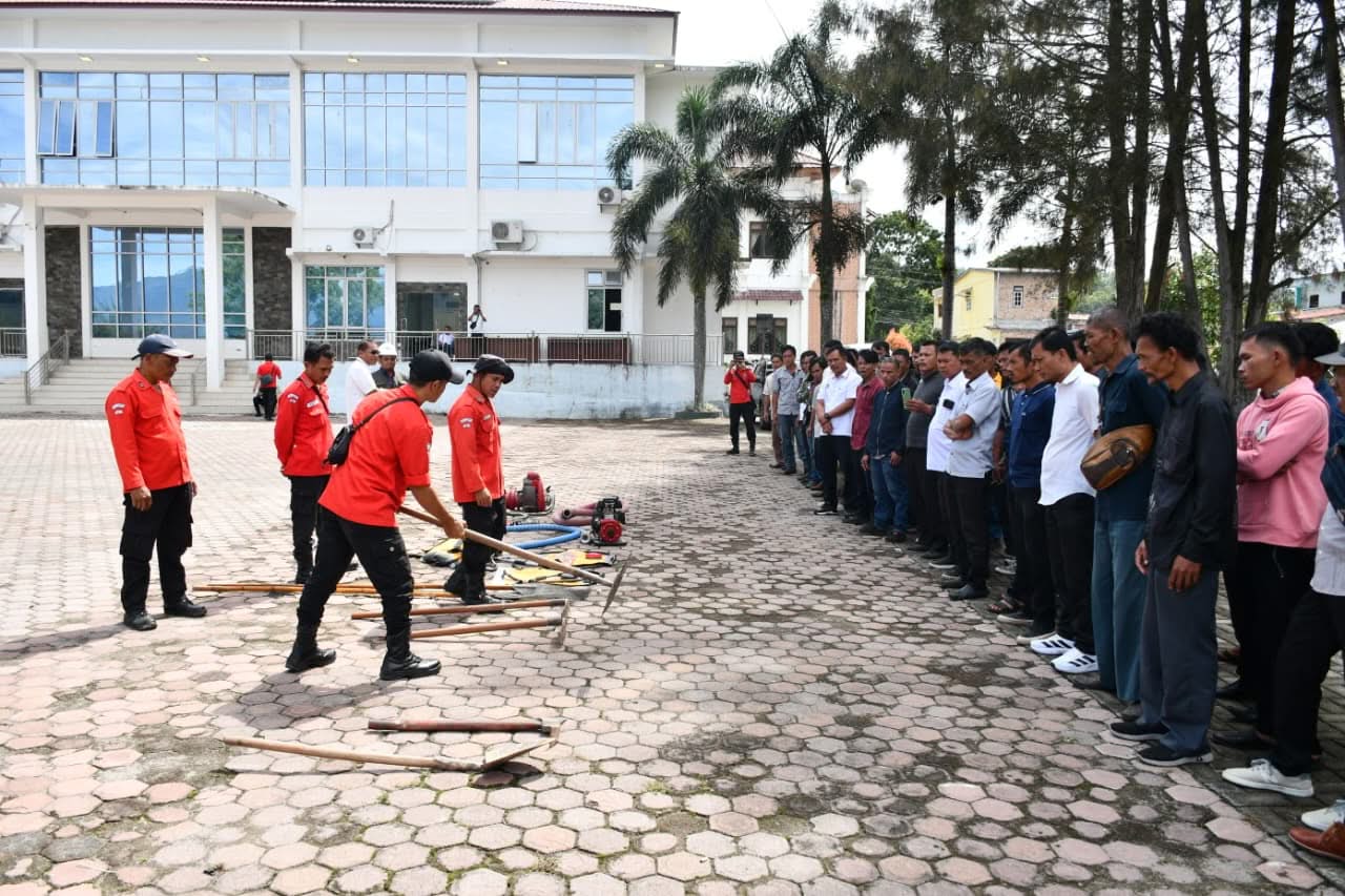 Pemkab Samosir dan PT Inalum Perkuat Kesiapsiagaan Karhutla Berbasis Masyarakat, Bantuan Peralatan Disalurkan