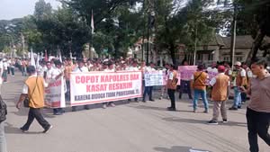 Peringati Hari Tani Nasional, Ratusan Pekerja Sawit PTPN IV Demo Polres Labuhanbatu: Kasat Reskrim Janji Segera Tangkap Pelaku