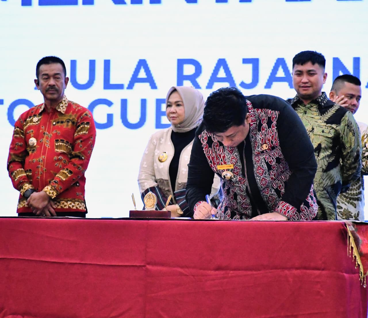 Tandatangani Komitmen Bersama KPK, Bupati Samosir Tegaskan Dukungan Pencegahan Korupsi Secara Komprehensif