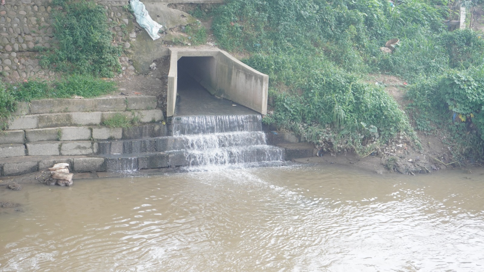 Air “Terbuang” ke Sungai Denai, Kinerja PDAM Tirtanadi Dipertanyakan