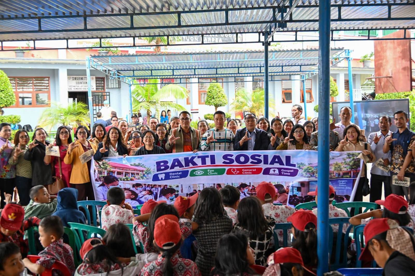 Bupati Humbahas Apresiasi Bakti Sosial dan Gospel Time Yayasan Godukasi Persada Nusantara di SD 066 Sibuntuon Parpea