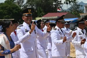 HUT ke-81 RI, Bupati Humbahas Sapa Warga di Tiga Kecamatan