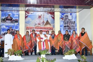 Bupati Vandiko Bersama Uskup Agung Medan Teken Prasasti Gereja Katolik Santo Paulus Saitnihuta