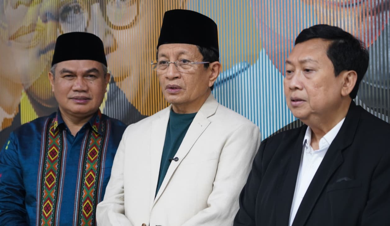 Itjen Kemenag Khairunas; Menag Nasaruddin Umar; Staf Ahli Menteri Agama yang juga Plt. Dirjen Bimas Katolik Adiyarto Sumardjono (kiri ke kanan). (Foto: Ist/Aktual Online)