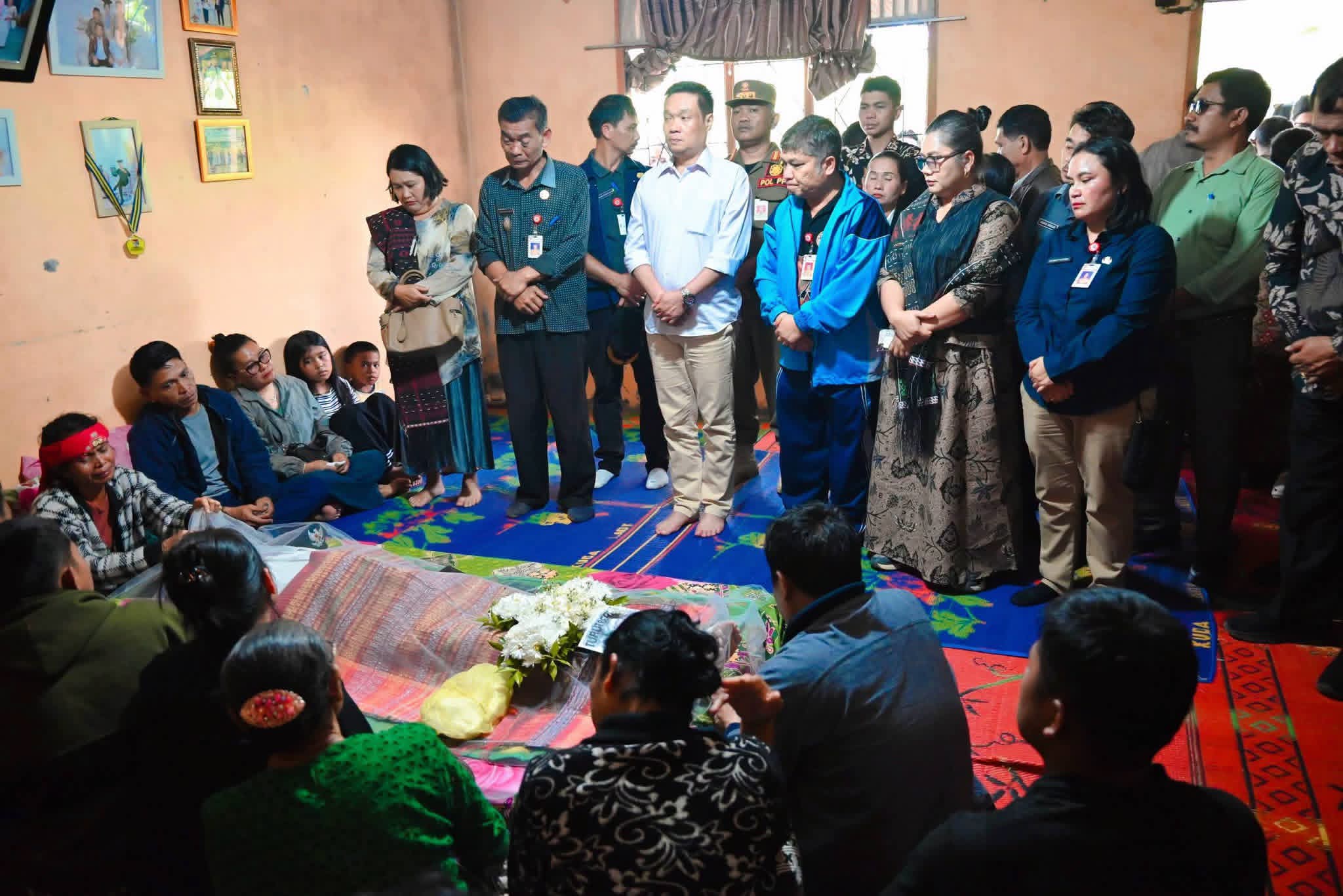 Bupati Humbahas dan jajaran Sampaikan Belasungkawa atas Berpulangnya Kepala Desa Lumban Barat