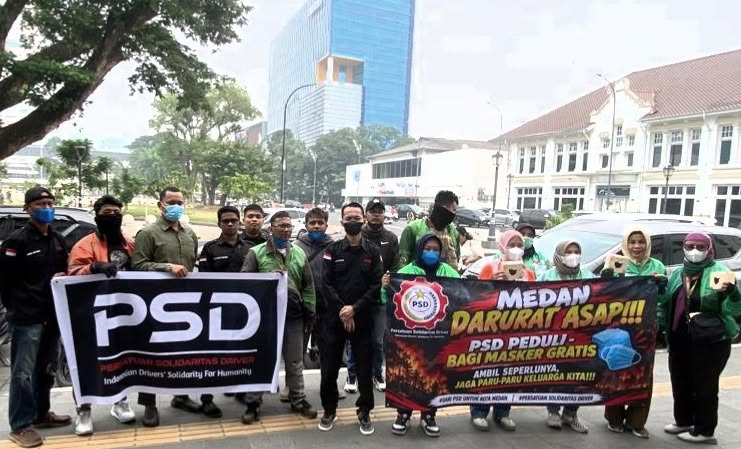 ‎Kabut Asap Selimuti Kota Medan, PSD Bersama Dishub dan Lurah Kesawan Bagikan 3 Ribu Masker Gratis