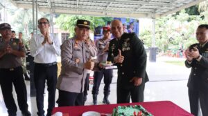 Perkuat Sinergitas TNI-Polri, Polresta Deli Serdang Beri Surprise HUT Ke-81 TNI