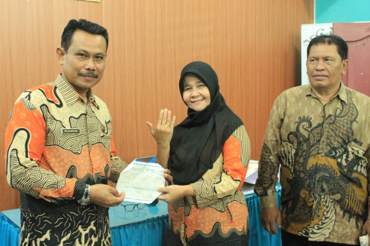 Hari Kesaktian Pancasila Jadi Momen Haru, Dua Guru SMPN 6 Medan Purnabakti
