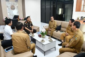 Wabup Ariston Perkuat Sinergi dengan Kejari, Kawal Pembangunan Samosir Tepat Sasaran