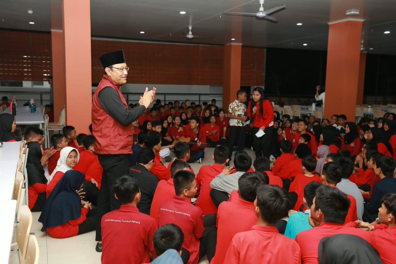 Sambangi Sekolah Rakyat, Mensos Gus Ipul Ingatkan Siswa Jauhi Perundungan dan Hormati Perbedaan
