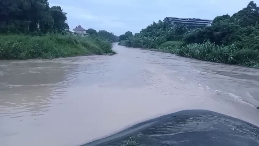 Tampak Sungai Amplas (Sungai Percut) pada, Kamis (29/10/2026). (Foto : Togi Manurung/Aktual Online)